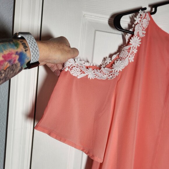 Cold Shoulder Mini Dress with Lace Detail on Sleeve - Size XXL - Picture 3 of 5